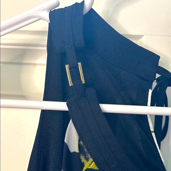 EUC Women’s Worthington Elegant Sleeveless Blouse - Picture 7 of 8